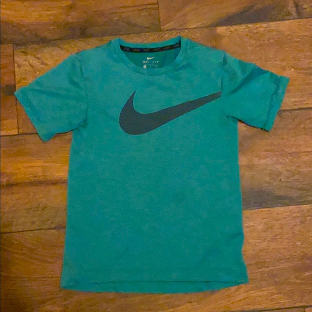 Nike green T-shirt short sleeve